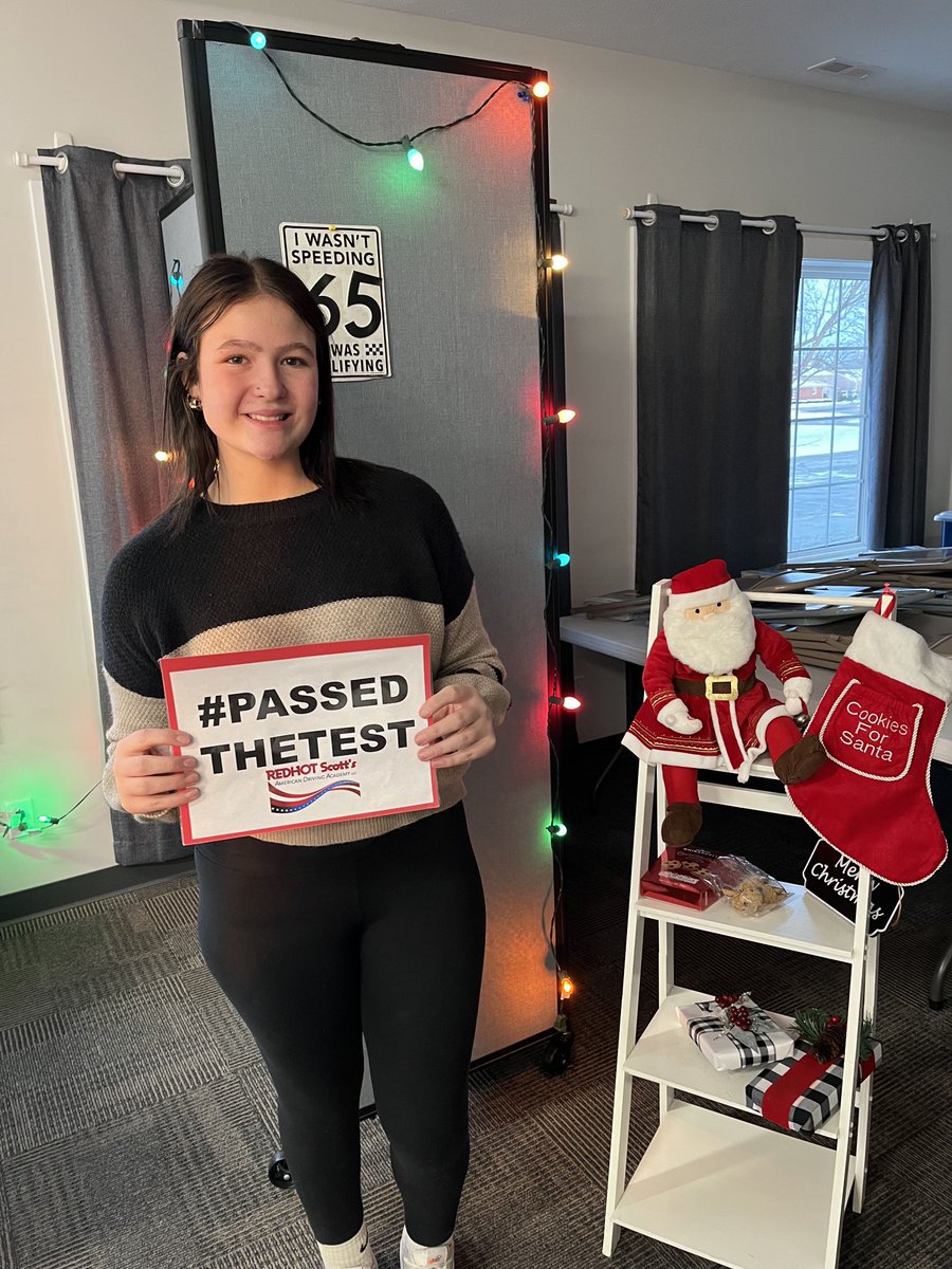 We wish you a happy and safe Christmas!!🎄Congratulations on passing your test!!🎉🚗🎈