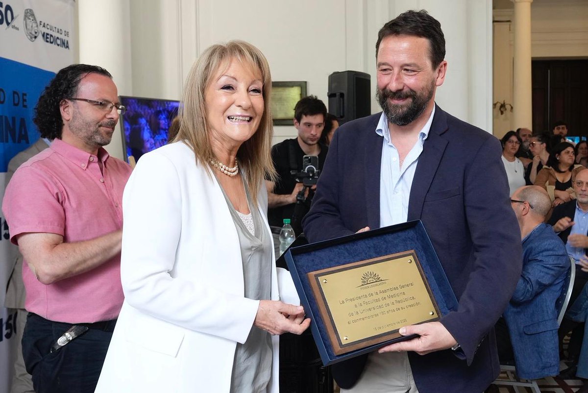 Una Facultad de Medicina comprometida con el desarrollo humano

La ministra <a href="/LustembergC/">Cristina Lustemberg</a> participó del acto por los 150 años de la <a href="/fmedoficial/">fmedoficial</a> y llamó a acompañar las necesidades del SNIS, pensando a futuro, reduciendo desigualdades y dando lugar a las nuevas generaciones.