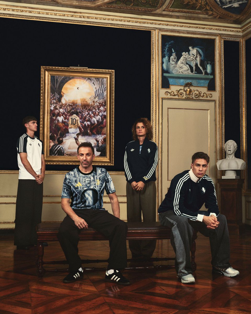 juventusfc's tweet photo. Galleria Del Piero, aperta da oggi ✨
Pura perfezione.

Una collezione pre-partita e di pezzi originali ispirata a una carriera leggendaria.

➡️ https://t.co/3vOJnXFBaF

@adidasfootball https://t.co/EPdsGxeKvY