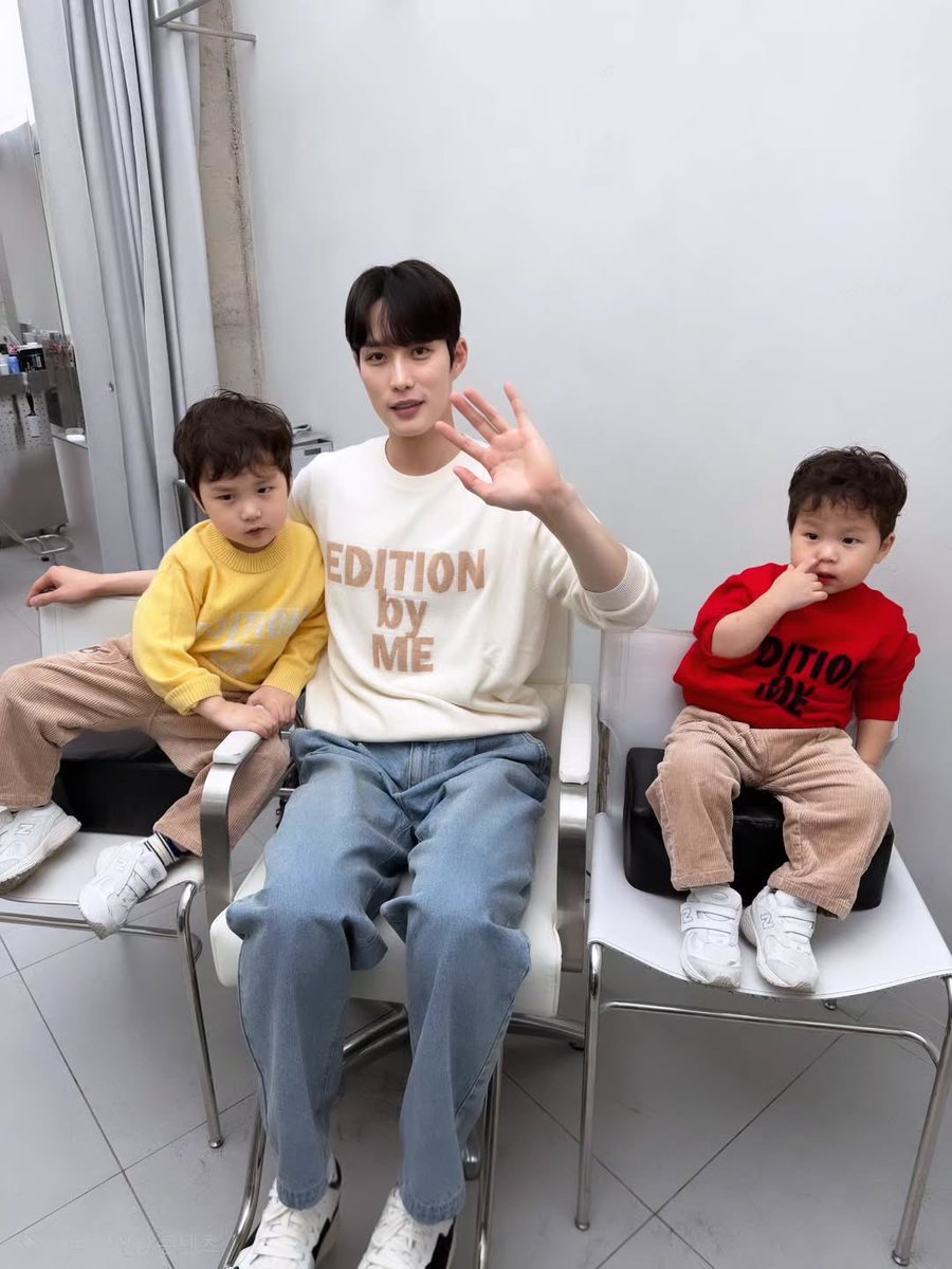 likestrawbxrry's tweet photo. 은우정우 또 좋아하는 사람 생겼나바 파마했네 https://t.co/djuJW49hoU