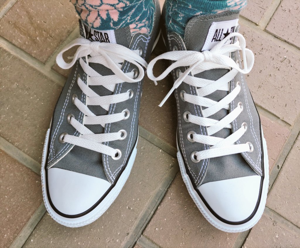 低価格ラインのコンバースって今年で生産終了なんだってね。車に乗る