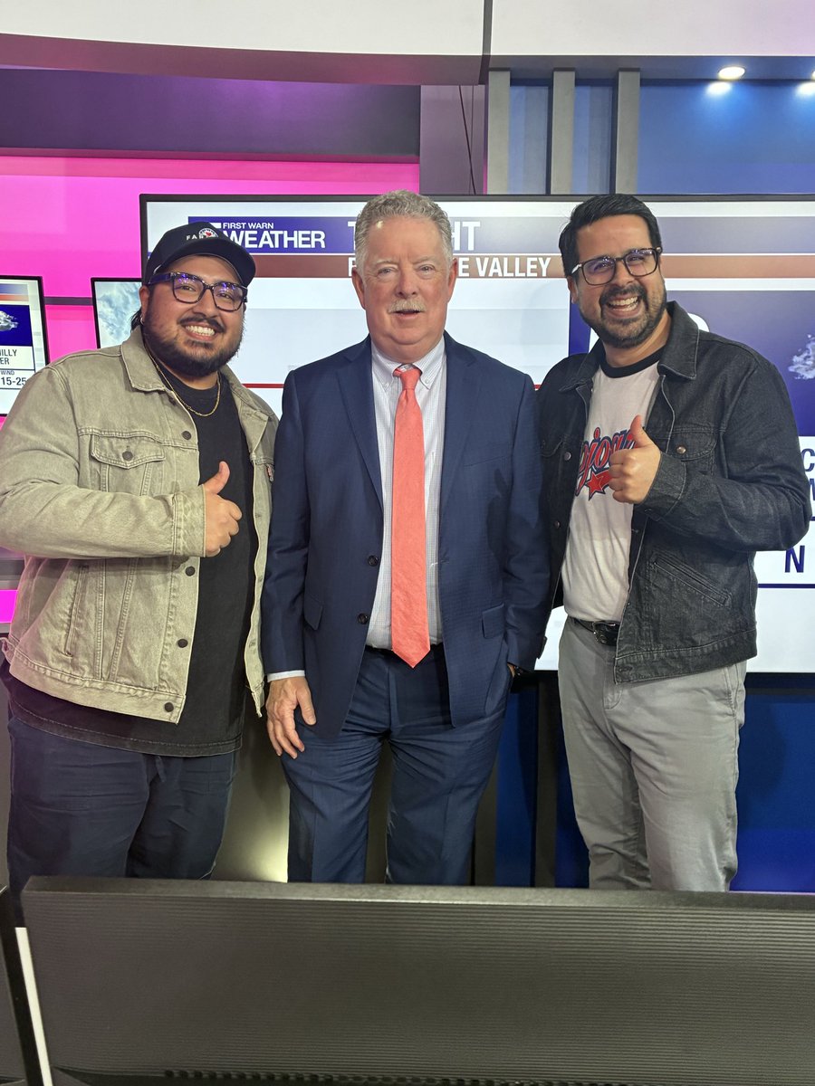 WritingSeason's tweet image. Thank you @krgv for having us! See you at @cineelrey on December 27th! Xoxo.