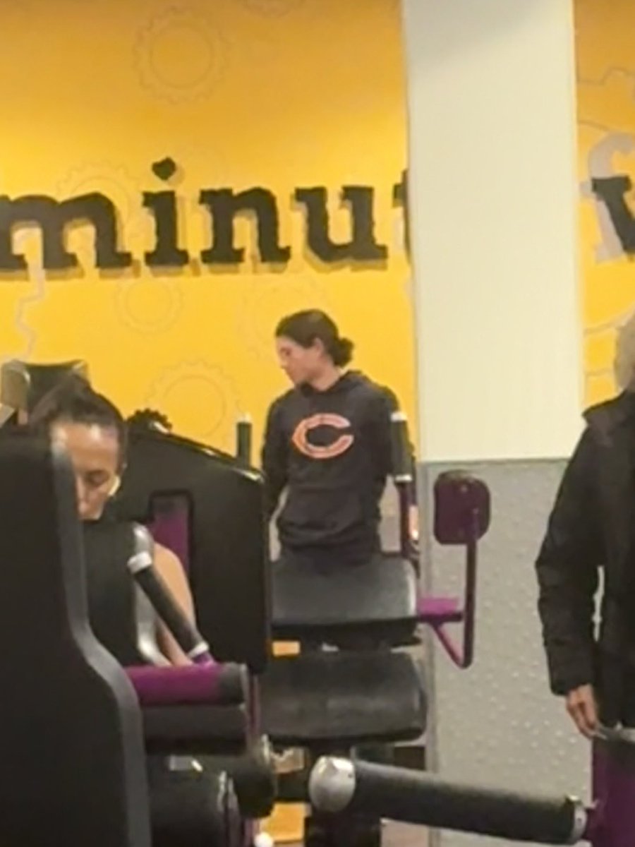 sir_clap's tweet photo. #Rams wide receiver Puka Nucua spotted in the "No Judgement Zone" wearing a #ChicagoBears hoodie. Could the soon-to-be All-Pro WR be teaming up with Caleb Williams and Ben Johnson in 2026?

👀 https://t.co/RqkPsArxfH