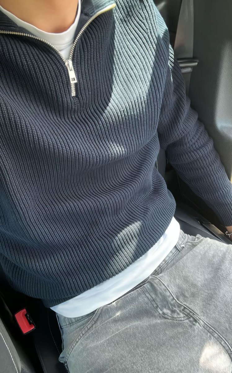 🧑🏽‍✈️ tweet media