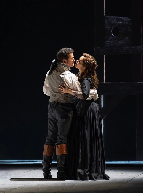 #REVIEW - Andréa Chenier at <a href="/MetOpera/">Metropolitan Opera</a> "controlled, powerful performances, perfect for verismo" northwestend.com/andrea-chenier…