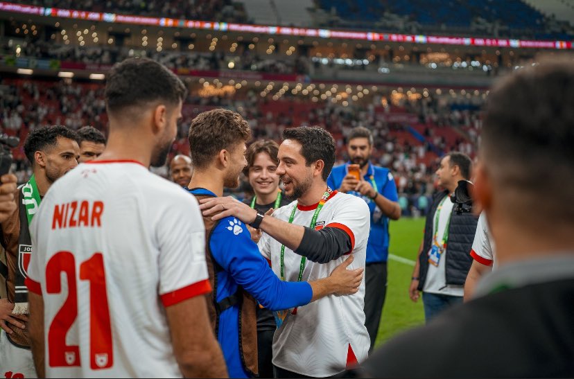 صور لسمو ولي العهد في مباراة المنتخب ونظيره السعودي الشقيق #سرايا 