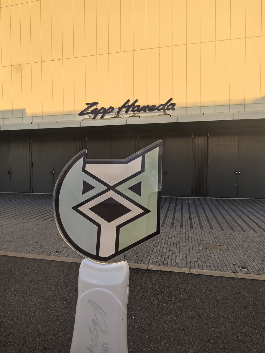 Echo_Cha's tweet photo. 記念にわざわざ来ました。人生で初めて日本のライブを見に行ってから、もう507日が過ぎました。いつになったらまたユトレヒトちゃんのライブを見られるのかな。（p1は希望の光です）＃ユトレヒト https://t.co/XPPhazUqwS