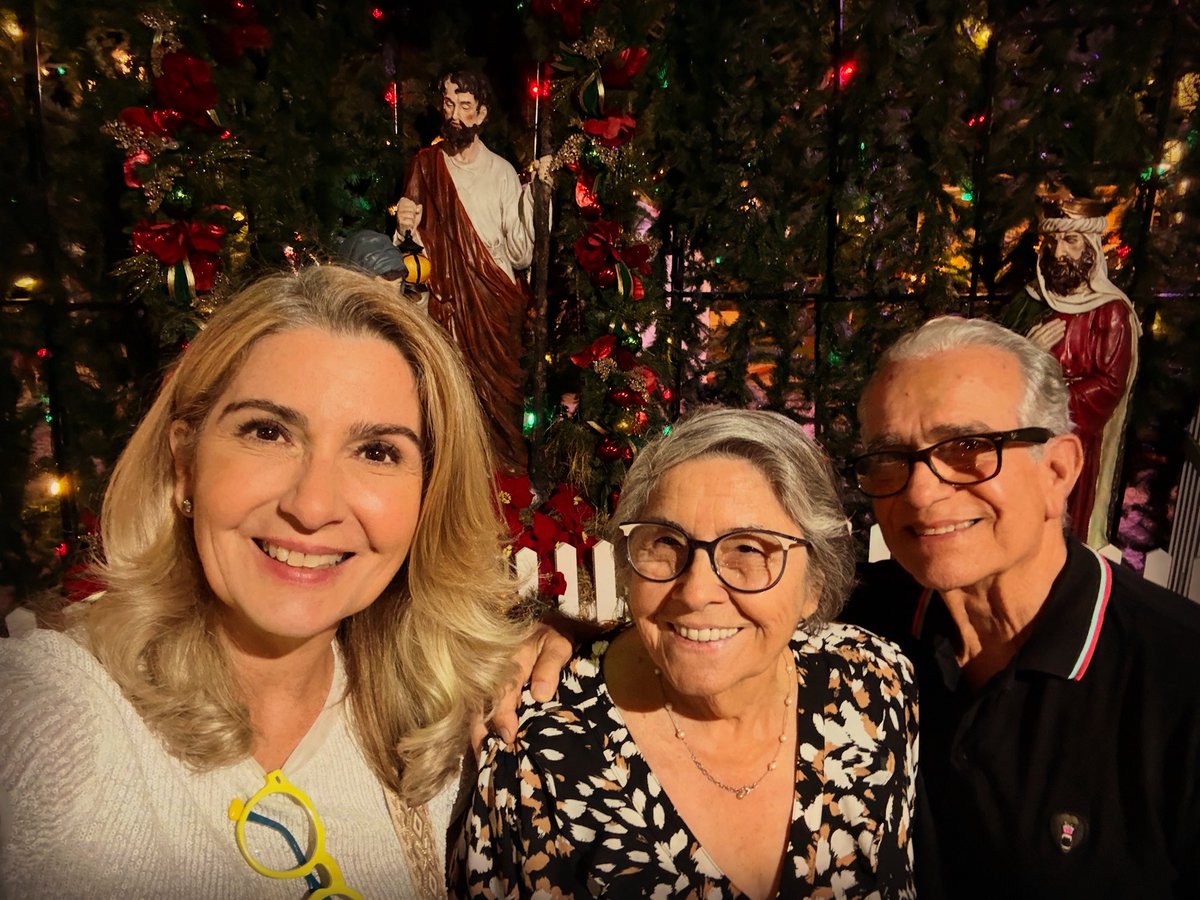 La vida te da momentos, instantes… lo que hagas con ellos depende enteramente de ti. Enfócate en ver lo que realmente importa, para mi es la familia, sobre todo en esta época.
¡Es tiempo de dar… es tiempo de crear memorias!
#familia #navidad #loqueimporta