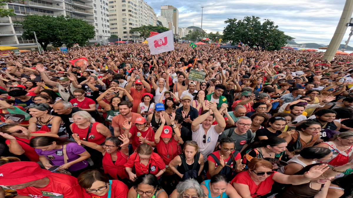 BobKarpDR's tweet image. Thousands of protesters filled Copacabana during Brazil’s nationwide ‘No Amnesty’ demonstrations, calling for full accountability for those involved in the January 8 attacks on the country’s democratic institutions. #AtoMusical #SemAnistia, #14DeDezembro #Copacabana
#ProtestosRJ