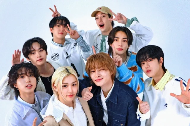 Roblox_RTC_BR's tweet photo. O grupo de k-pop Stray Kids fará uma apresentação no Roblox nessa semana! 🎶

O evento acontecerá no jogo "The Block", na madrugada de quinta pra sexta, e além do show, também contará com itens grátis e pagos para seu avatar do Roblox! 👜

➤ https://t.co/15IWL9p3lq https://t.co/G2IMtI4pgP
