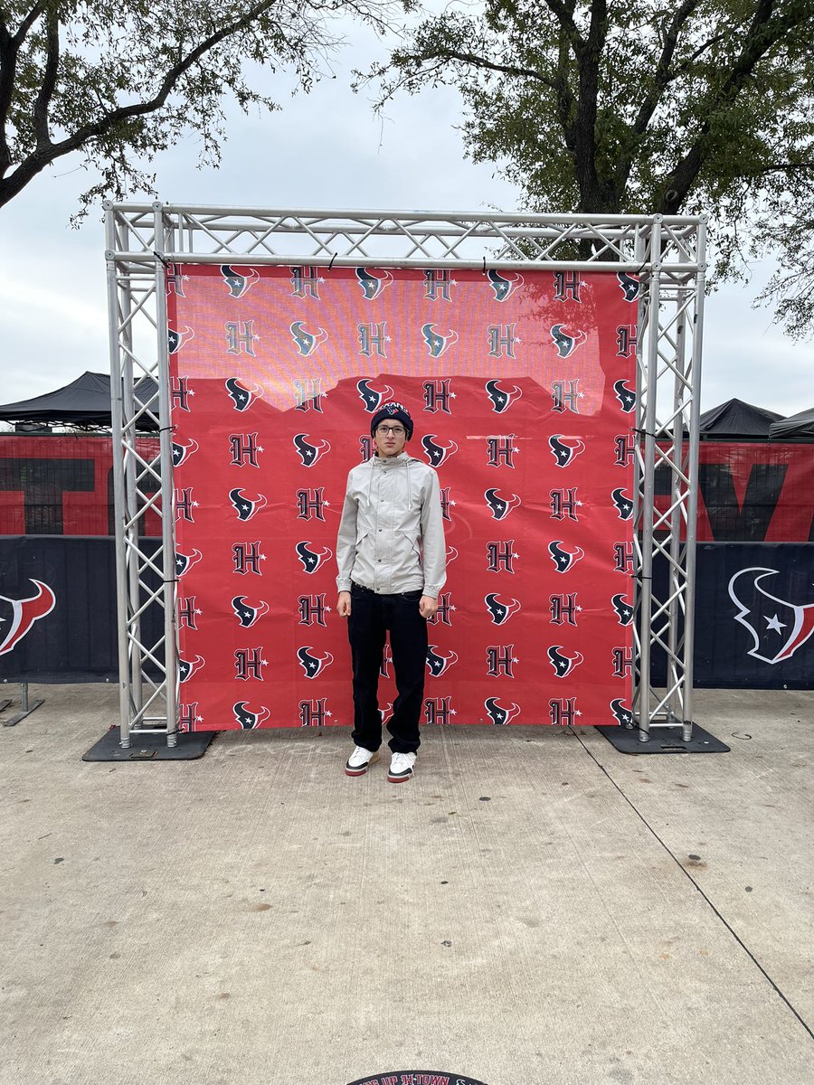 Yeezus87's tweet photo. Sonday Funday… Texans game. https://t.co/ZVFQlz7lcD