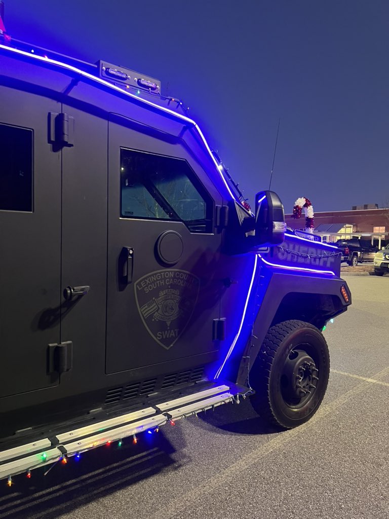 MegGonyo's tweet photo. In just a few minutes a very special visitor from the North Pole will be riding around in Lexington County!🎅 https://t.co/rgfCbAje45