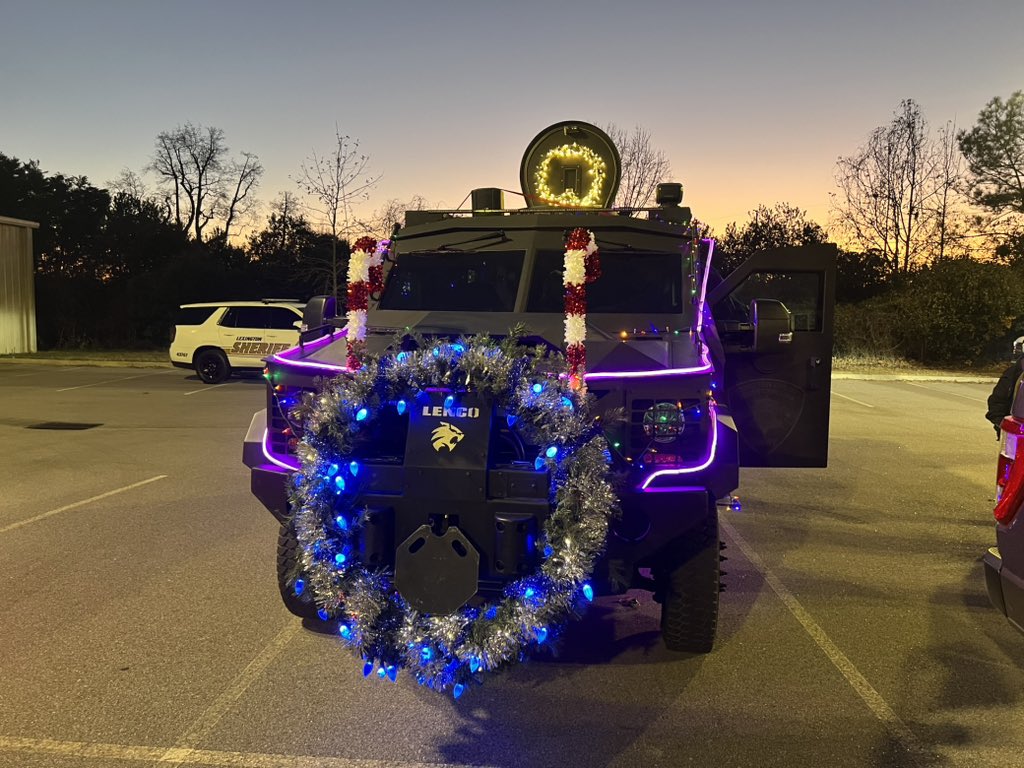 MegGonyo's tweet photo. In just a few minutes a very special visitor from the North Pole will be riding around in Lexington County!🎅 https://t.co/rgfCbAje45