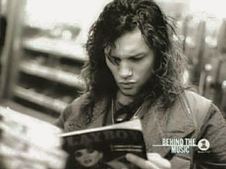 maia ⟡⁎◌ || daily jon bon jovi tweet media