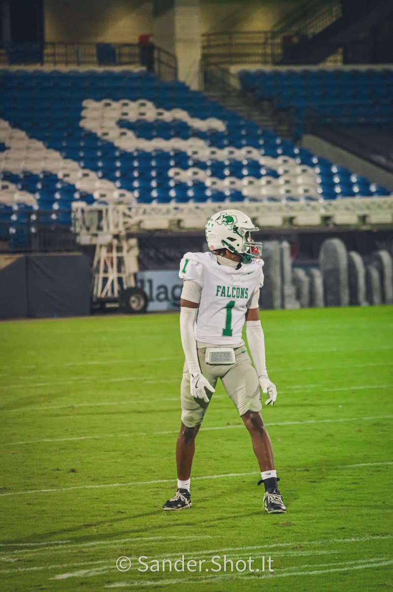 DJ_Hicks26's tweet photo. Updated senior highlight tape 
 WR/SAF/ATH
First team all District 7-4a Wr ⭐️

Glory to God for an healthy year Blessed

https://t.co/8qpHCeNHNR

576 Yards   
37 catches   
7 Touchdowns 
5 interceptions 
 4 PBU  
1 blocked fg  
17 Tckls 13 solo 
15.5 YPC
@YoungyoungCoach @KyEdwards3 @tredynamic @sports_drc @on3 @recruitLD @DentonCountyFB @Godsgift_Nate @CoachOkoi