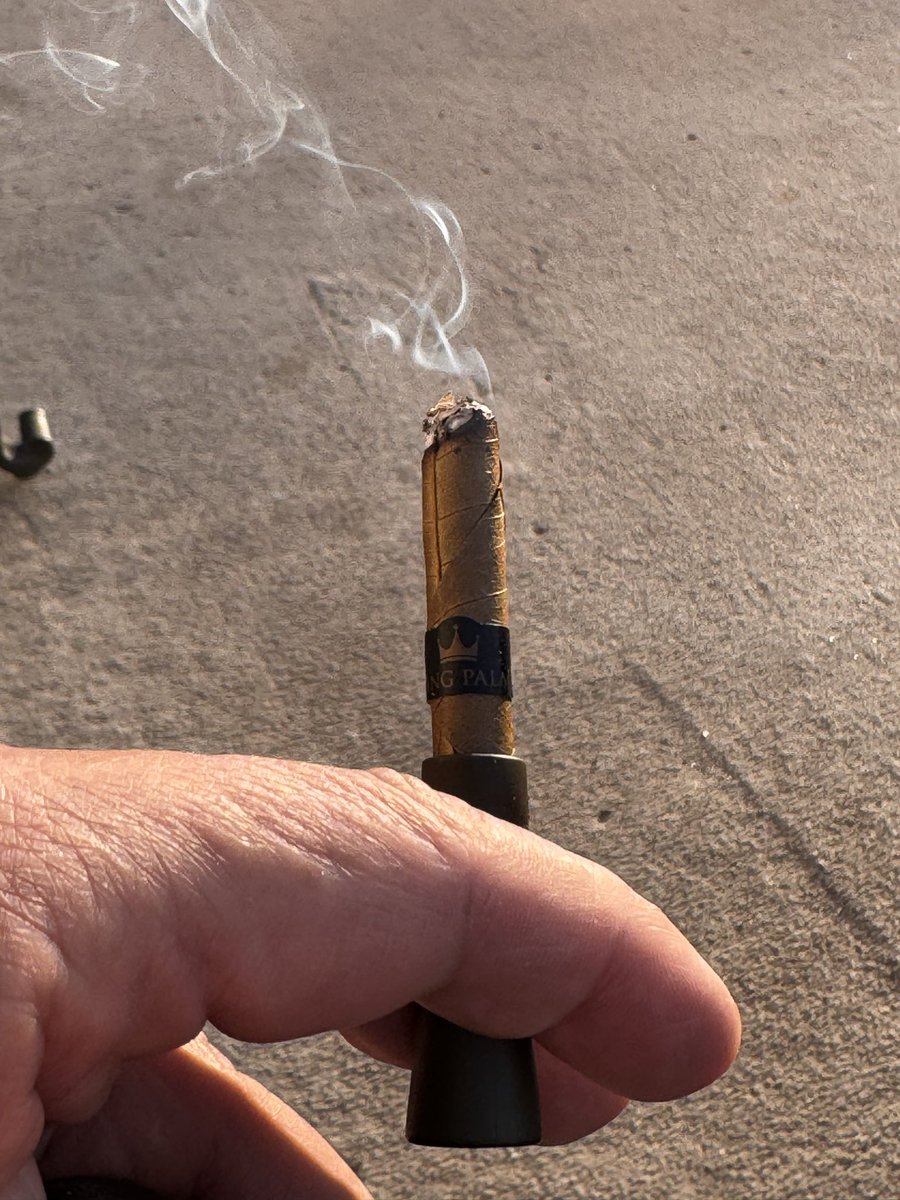 Azul_320's tweet image. Well deserved after a Monday full of Bullshit. 💚💨😎#bluedream . Happy time.