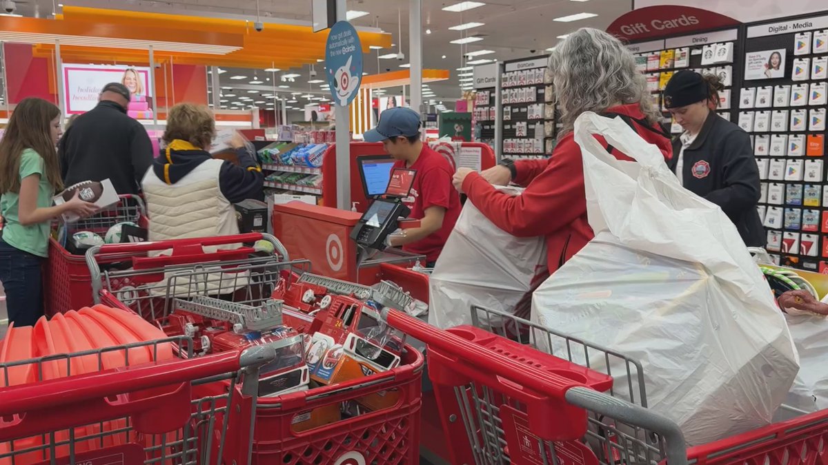 NorthernNewsNow's tweet photo. Duluth Firefighters hold 25th Annual Toy Drive for Salvation Army
https://t.co/r5ydUeR1ZF https://t.co/oeukurtxpO
