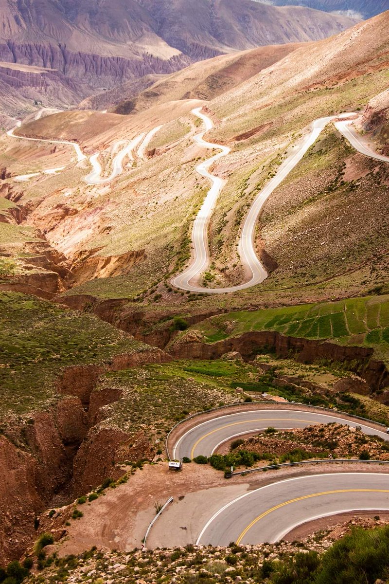 Cuesta de Lipán, el camino a las Salinas Grandes, Jujuy, Argentina 🇦🇷💙✨

Foto de Guillermo Caffarini
