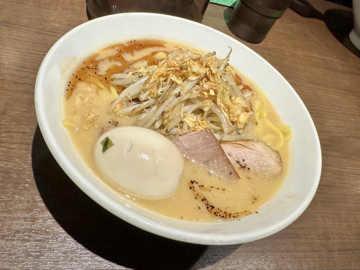 bluekitten228's tweet photo. ラーメン納め🍜
いつものメンツで今年は花木流の味噌ラーメン。
初めて食べたけど、スープが美味しくて飲み干しちゃった。年内最後のラーメン屋だから罪悪感は置いてきた。 https://t.co/mlDsr202FH