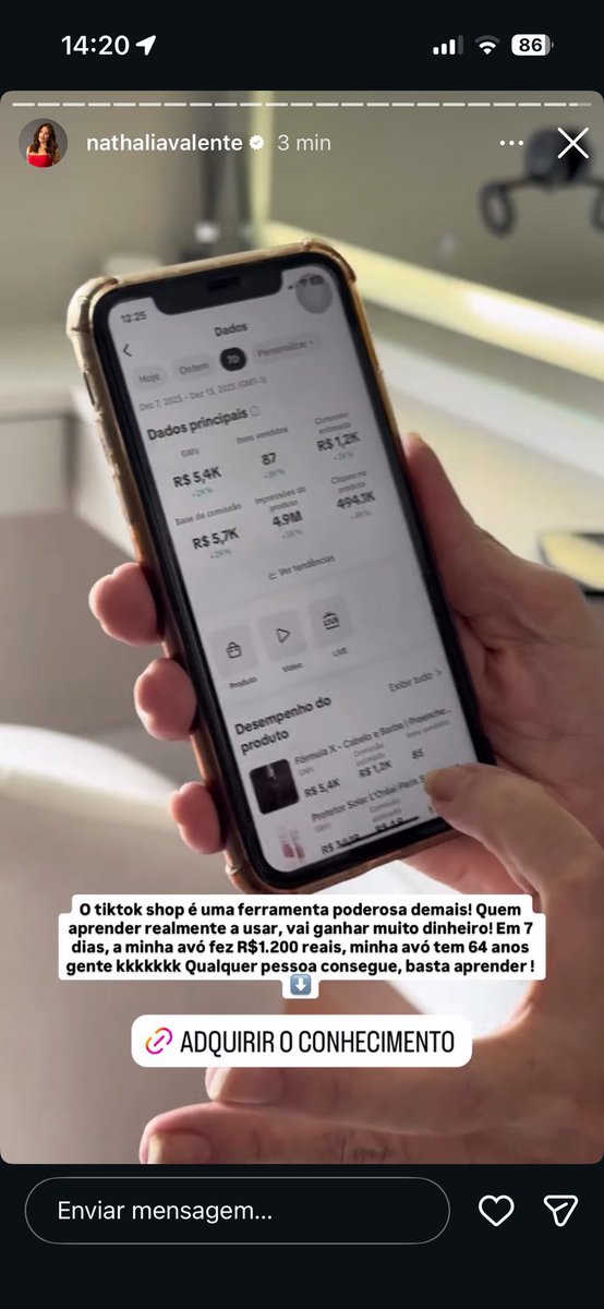 Normose_'s tweet image. Postagem 1: expõem criança com fome pra chocar 

Post2: tigrinho 

Cai quem quer: Caridade de gente endinheirada é remédio pra consciência de rico continuar produzindo necessidade de caridade.