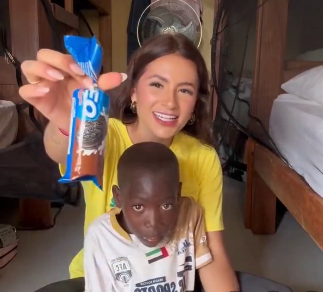 Normose_'s tweet image. Postagem 1: expõem criança com fome pra chocar 

Post2: tigrinho 

Cai quem quer: Caridade de gente endinheirada é remédio pra consciência de rico continuar produzindo necessidade de caridade.