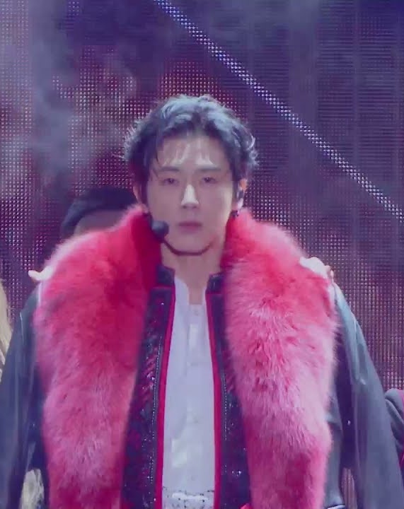 ユノはファーが似合いすぎだよね………( ´ཫ` )❤️💕 帝王感あり…美しさも