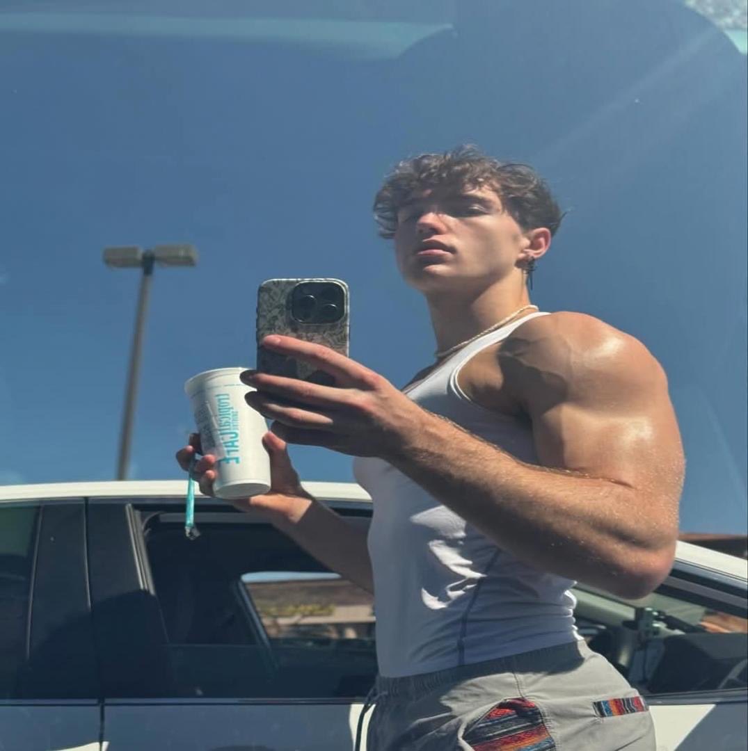 Banthlysmith's tweet photo. Looking for a gay mate https://t.co/ltKJF0ezuy