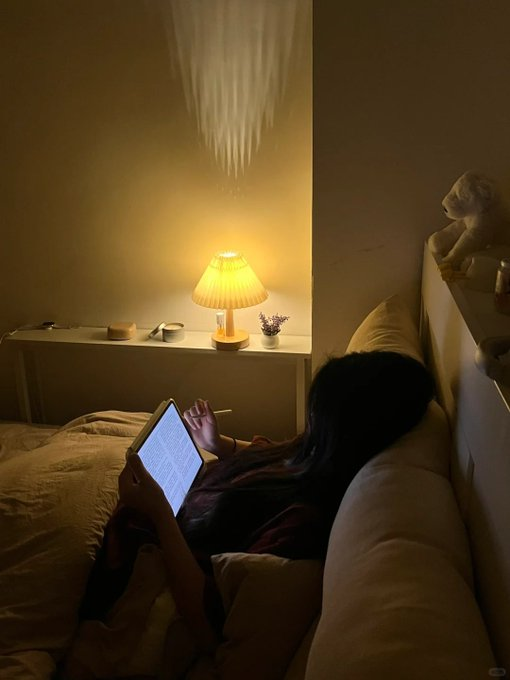 ivy22345's tweet photo. Sometimes all it takes is a good story to turn a restless night into a beautiful adventure. 🥰 https://t.co/MENSqKvbBI