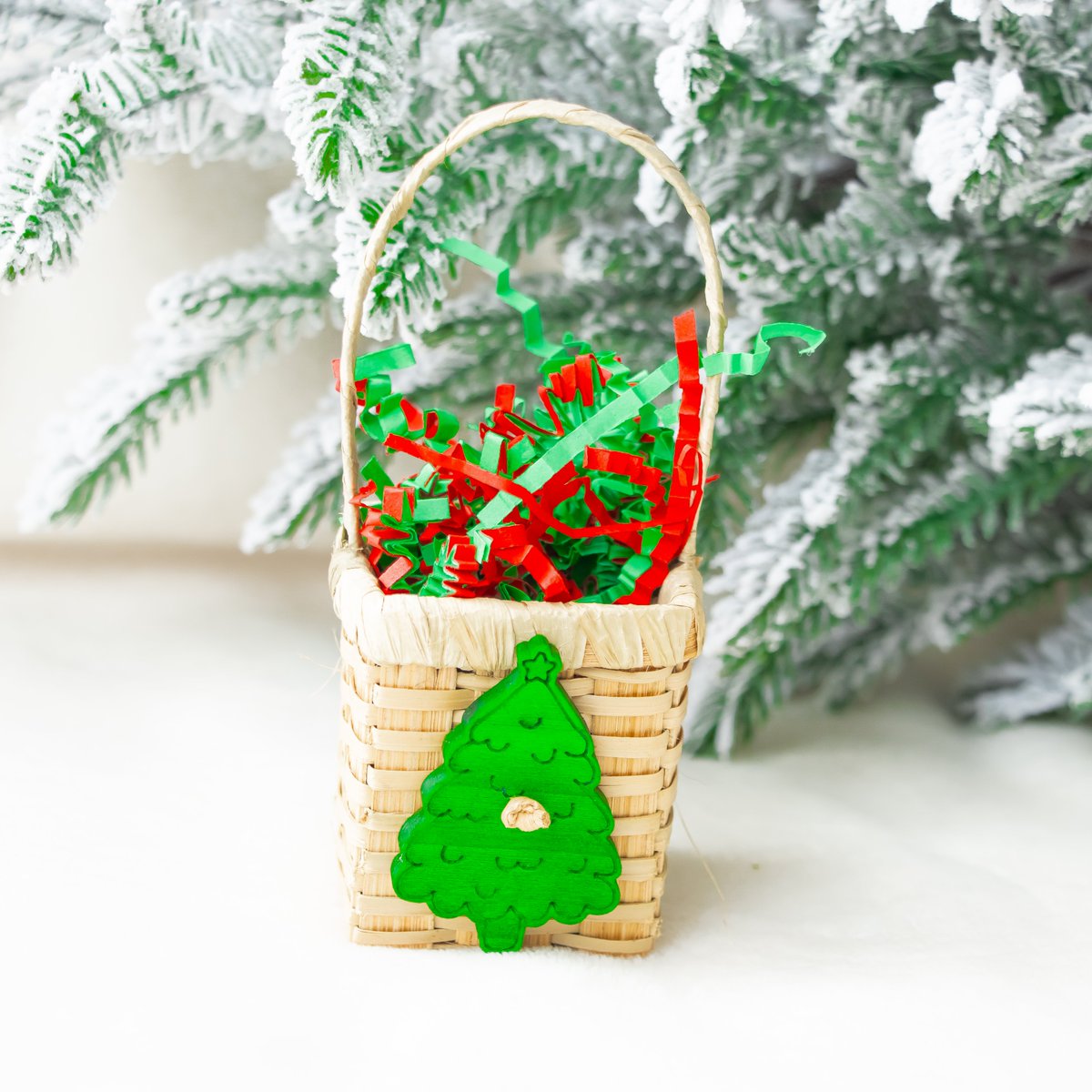 FeatherBeauti's tweet photo. Add a touch of holiday magic to your #bird’s cage with Merry Moments! This Christmas-themed cage top toy combines festive charm with engaging textures for hours of enrichment and fun. 🎅🏻 🎁
#budgie #cockatiel #conure #parrot #lovebird https://t.co/0t1nvk4II9