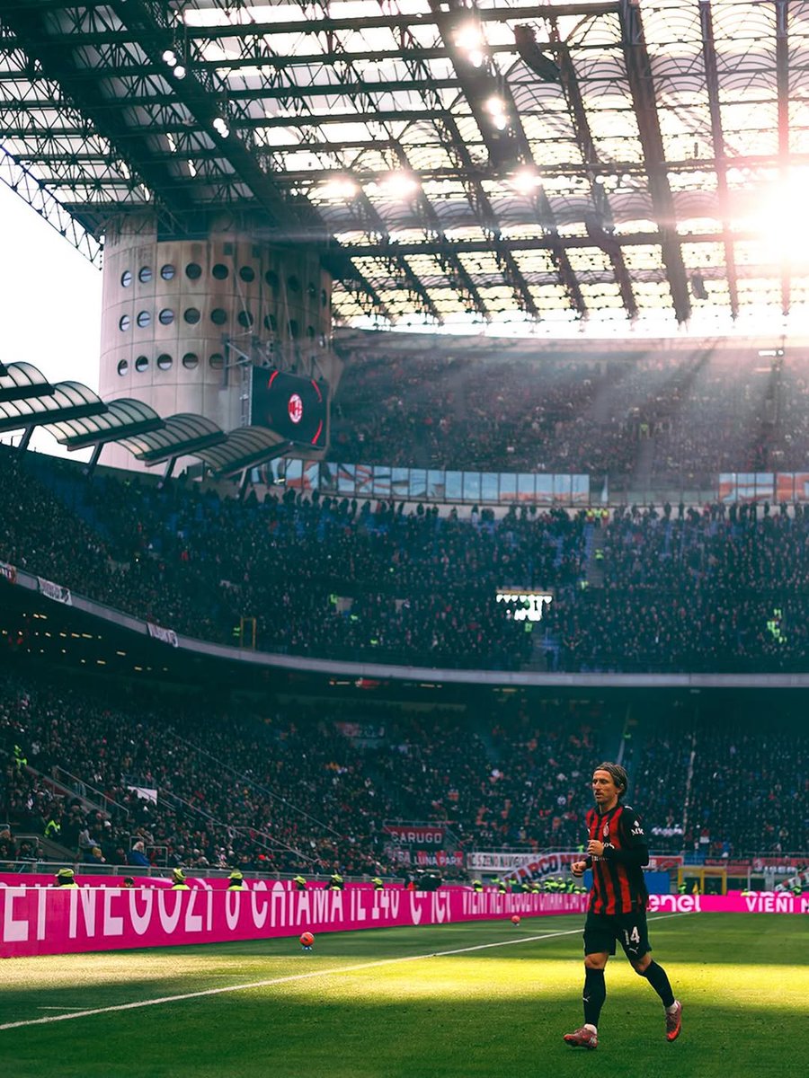 Ha llegado a última hora pero para mí esta es mi foto favorita futbolera 2025.

- San Siro.
- Luka Modric.

Inmortales.