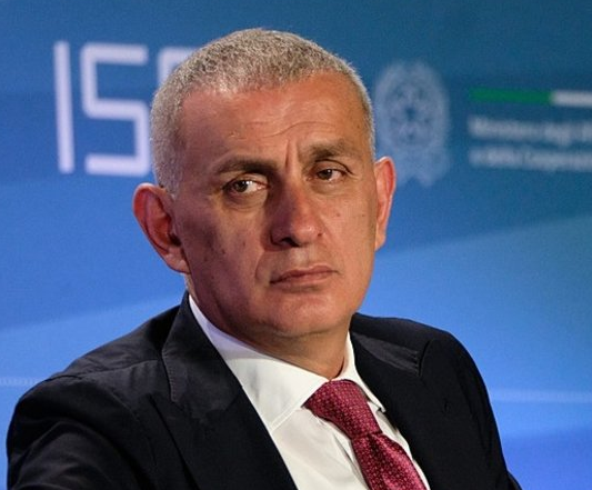 🗣 Ali Ece: "İbrahim Hacıosmanoğlu kendi camiası tarafından kabul görmemiş. Hiçbir başarısı olmamış, yanlış transferler yapmış ve seçim kaybetmiş. Bu adam nasıl Türk futbolunda kabul görebilir?"