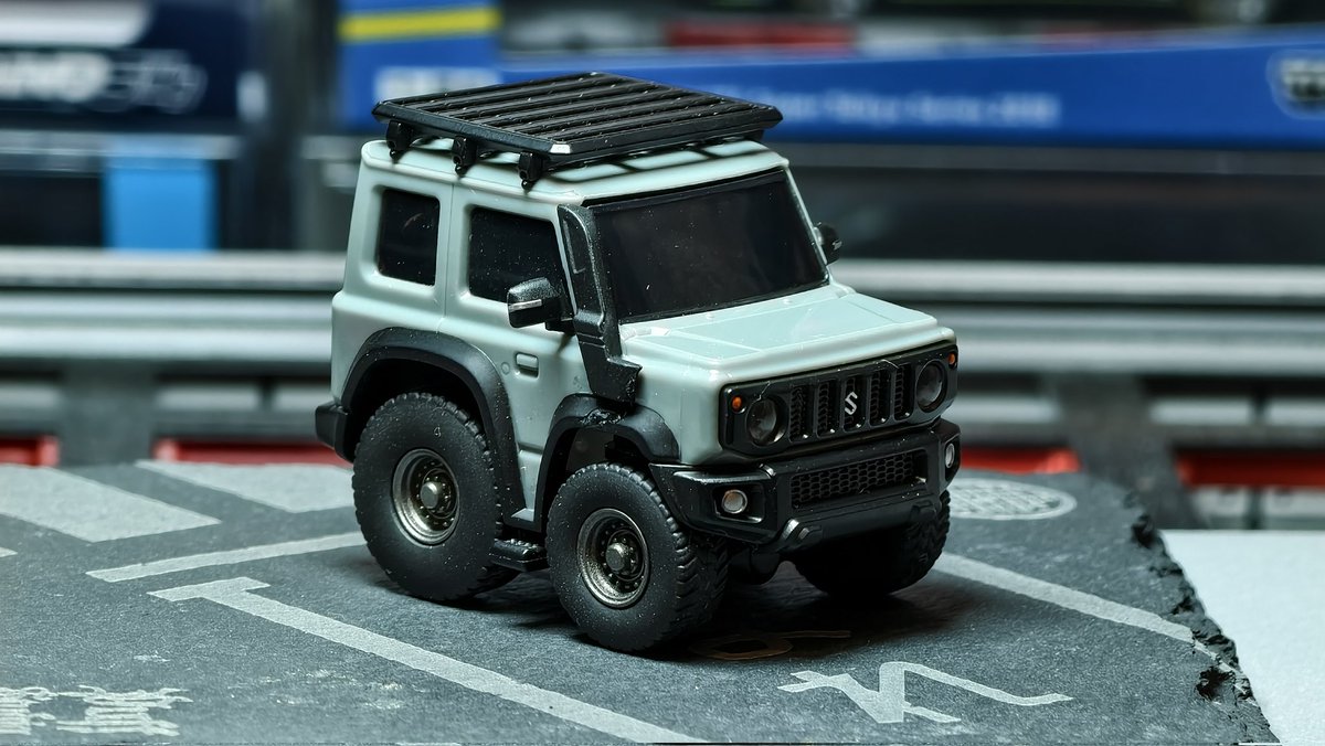 Giga_Penguin's tweet photo. Tiny Q Suzuki Jimny!
6 cars a case, 2 of them lofted with snorkel and 4 standard.
#choroq #takaratomy #チョロQ #tinyq #suzuki #jimny #suzukijimny https://t.co/SvADIL4XFa