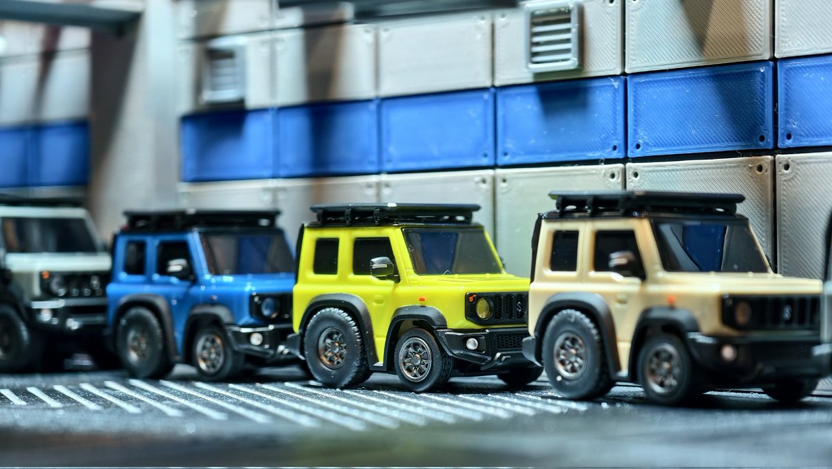 Giga_Penguin's tweet photo. Tiny Q Suzuki Jimny!
6 cars a case, 2 of them lofted with snorkel and 4 standard.
#choroq #takaratomy #チョロQ #tinyq #suzuki #jimny #suzukijimny https://t.co/SvADIL4XFa