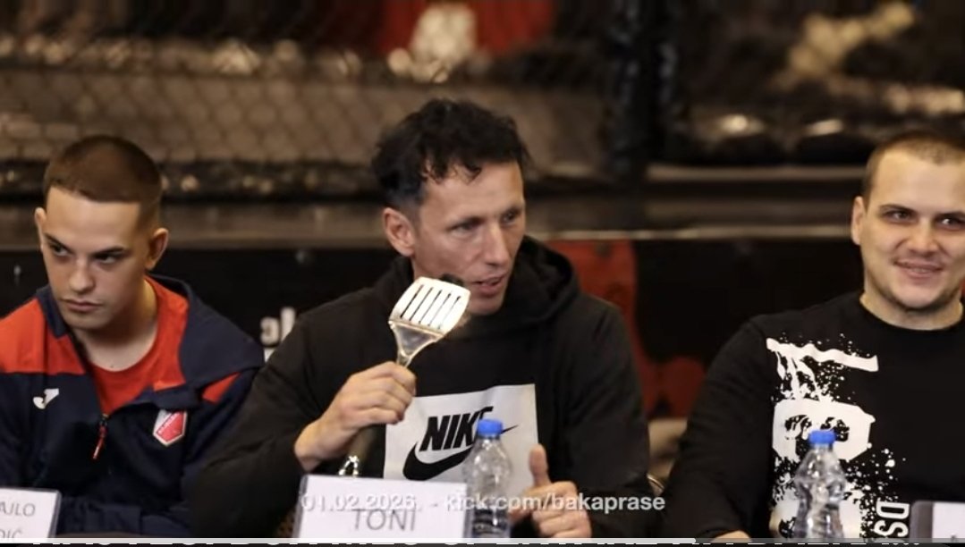 Момци за шанком вам шаљу пиће