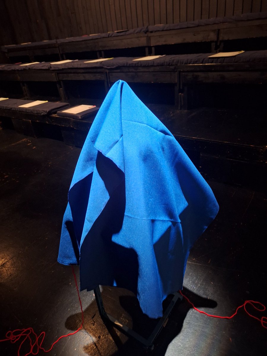 #青い鳥 終演しました。
沢山の皆様のお力があって、笑って終えることができました。
舞台は一旦閉幕しましたが、青い鳥を探す旅はまだまだ続くのか。
続かないのか。
クリスマスが近づくと、思い出して欲しいです。
本当にありがとうございました。

#サイマル演劇団
#大美穂