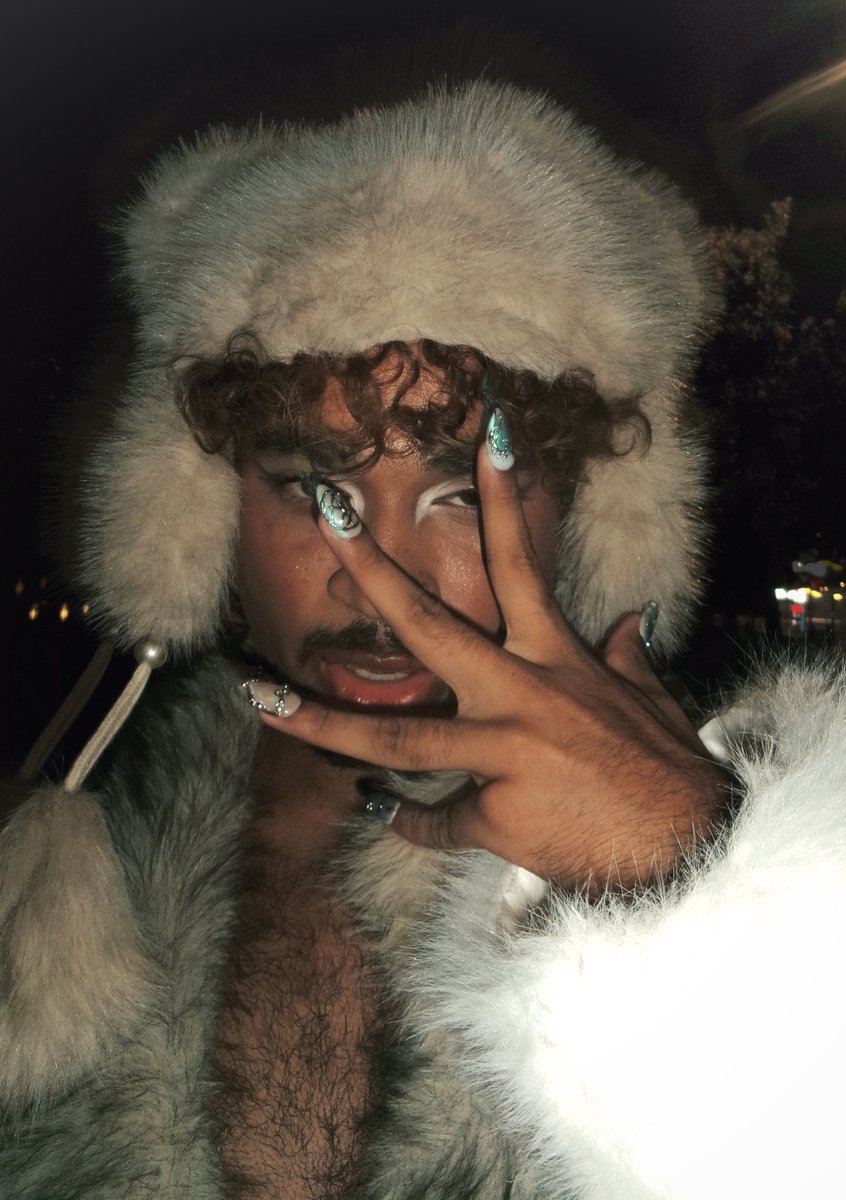 stainedcam's tweet image. 7th member confirmed ✶⋆.˚
@katseyeworld 
#beautifulchaosLA 
#eyekons