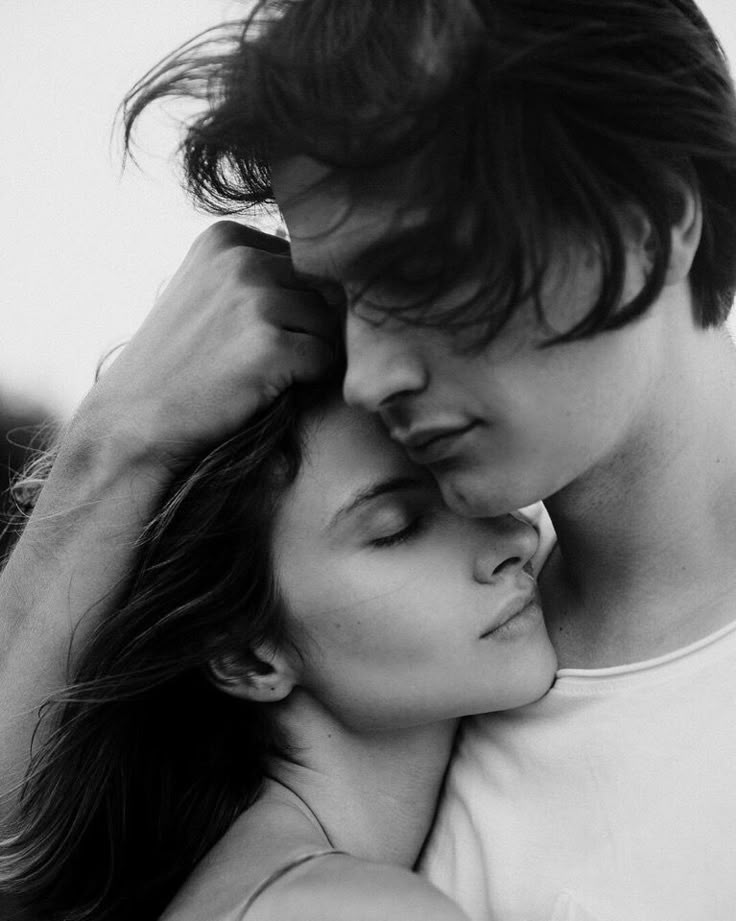 ريحة  عطرك  لها  ألف شعور  وذكريات  فيني.     🫂❤️❤️