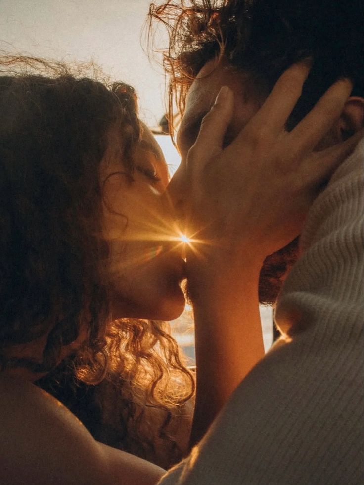 وكم اريد احتضانك لتصبح رائحتك عطري❤🫂