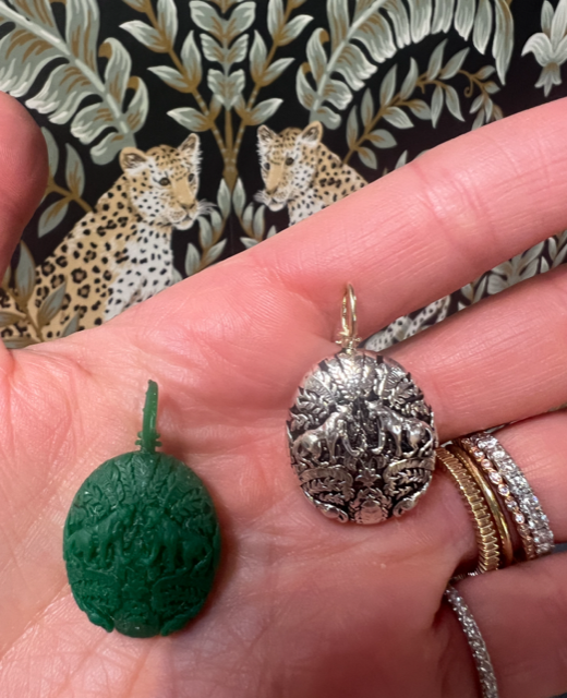 amdesigns's tweet photo. Holiday cheer, sparkle &amp; a little magic ✨  Today 3–6 PM - https://t.co/kDRwITsq3D https://t.co/orIi4fHjWg