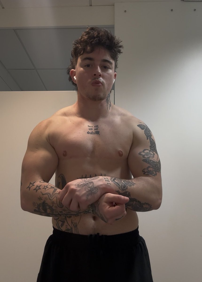 alxye444's tweet image. One year post top surgery. 4ever blessed. 11-12-24