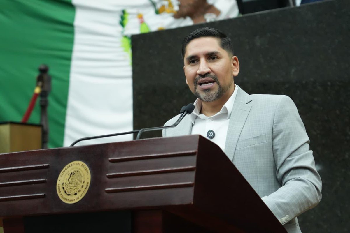 El diputado <a href="/FerRochaDgo/">Fernando Rocha Amaro</a> propuso reformar la Ley para la Protección de Personas Defensoras de Derechos Humanos y Periodistas, para fortalecer los mecanismos de protección y garantizar condiciones seguras a quienes denuncian actos de corrupción.

Nota👇
congresodurango.gob.mx/2025/12/15/pla…