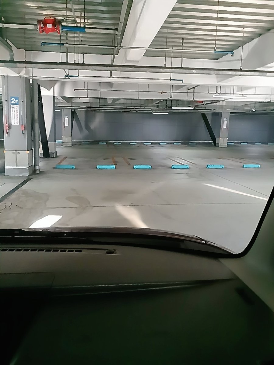 あれ？今日仕事のはずだが？...
気づいたらパチ屋に