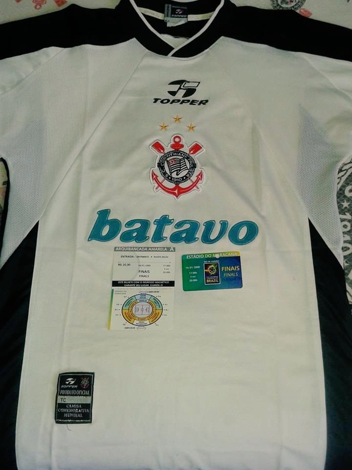 AlexNegrunes's tweet photo. Há 25 anos #eutavala ... (no meio da torcida dos caras...hihihi... ), em 2012 estava em São Januário... nas sociais... nas duas deu @Corinthians ! ☺️ https://t.co/VmOralwRyQ