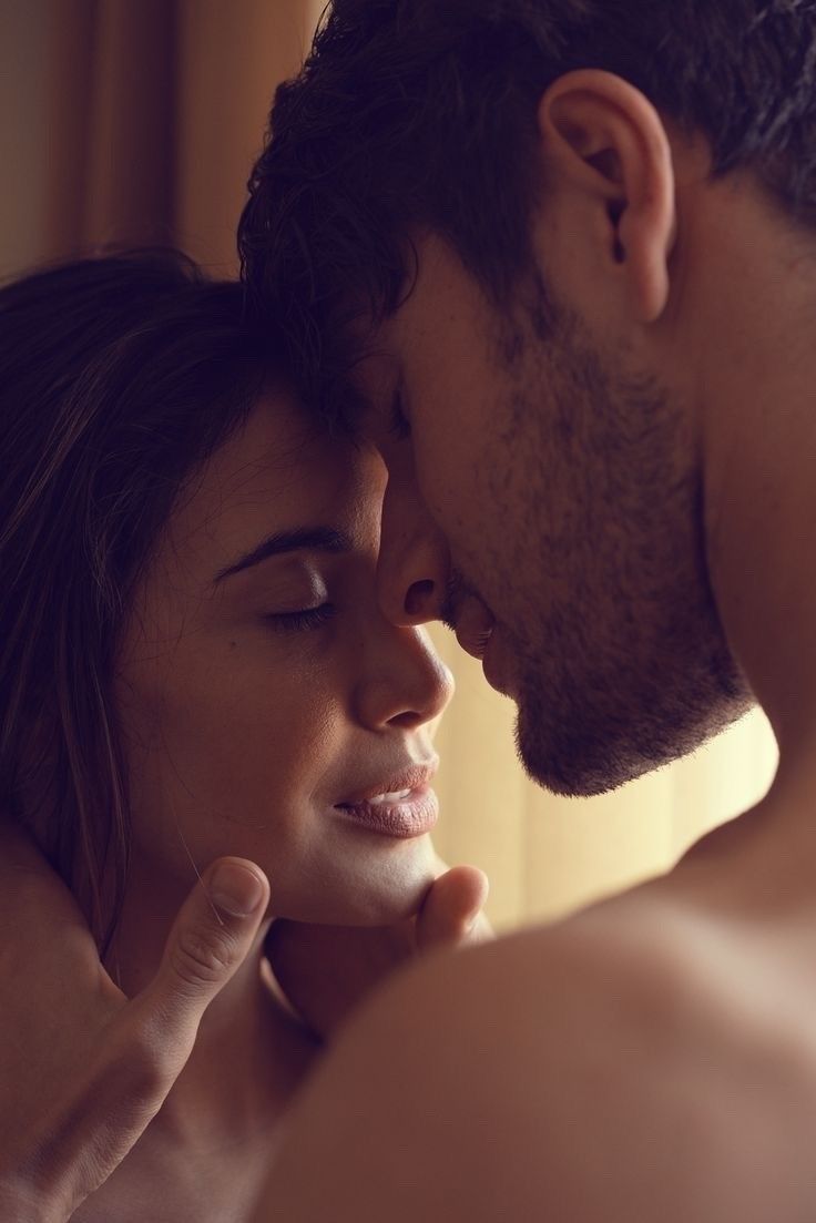 إن كنـت قريبــاً منـي  
أو بعيــداً عنـي          
أعــدك أنـه لـن    
يتغيــر أي شـيء        
        فمــا زلـت  أتنفسـك عشقاً❤️❤️❤️