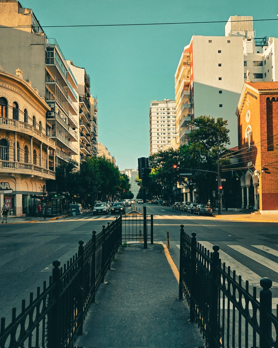 BALandscapes's tweet image. Atardecer sobre Av La Plata. Caballito.