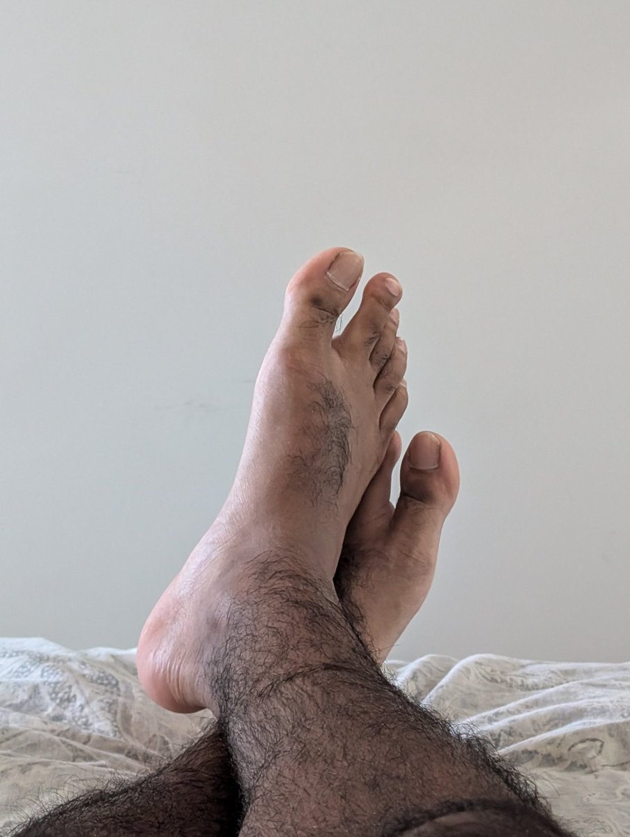 MasterR_28's tweet image. Kneeling at the end of my bed is a privilege that is earned and is a privilege that can be easily lost.

Findomaus Cashmaster foot fetish human atm paypig