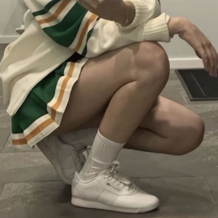 lttlekit's tweet image. hey lovelies!! how was your Monday? we had a teacher vs students basketball game today so of course me and some other teachers had a cheer off with the cheer team.  me and my coworkers spent all day ( ignoring our class ) working on cheers.. but we still lost it was so sad 😭😭