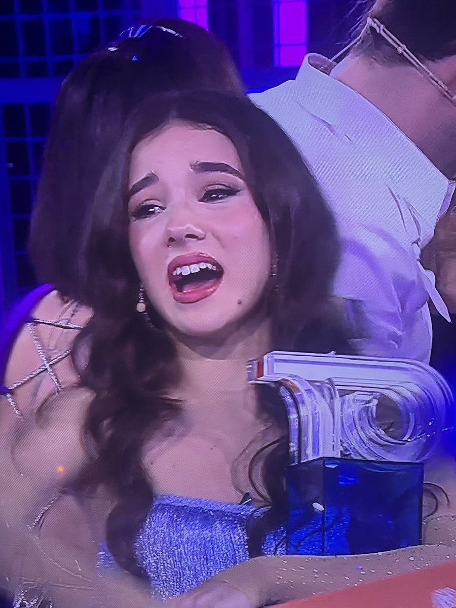 kaaleera's tweet photo. Porque siempre ganan el premio TO? #OTGalaFinal https://t.co/ne5zRsHXid