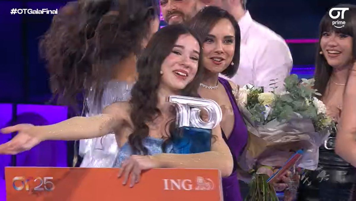 theonewitheone's tweet photo. QUE CRISTINA HA GANADO OT Y TO AL MISMO TIEMPO ED ENORME  #OTGalaFinal https://t.co/CVezIaz3Hp