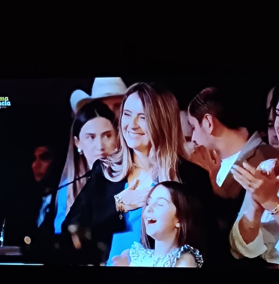 Felicitamos a <a href="/PalomaValenciaL/">Paloma Valencia L</a> al <a href="/CeDemocratico/">Centro Democrático</a> por el proceso que han adelantado para designar su candidata a la presidencia. Sin duda <a href="/PalomaValenciaL/">Paloma Valencia L</a> es una mujer que reúne  condiciones excepcionales para sacar este país adelante. Gracias también a <a href="/MariaFdaCabal/">María Fernanda Cabal</a> y